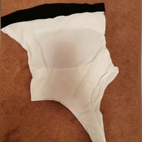 Fashion nova cropped one piece / bodysuit - Picture 2 of 3